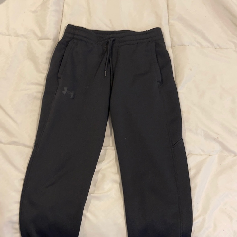 Under Armor boys youth Medium like new no holes or tears.